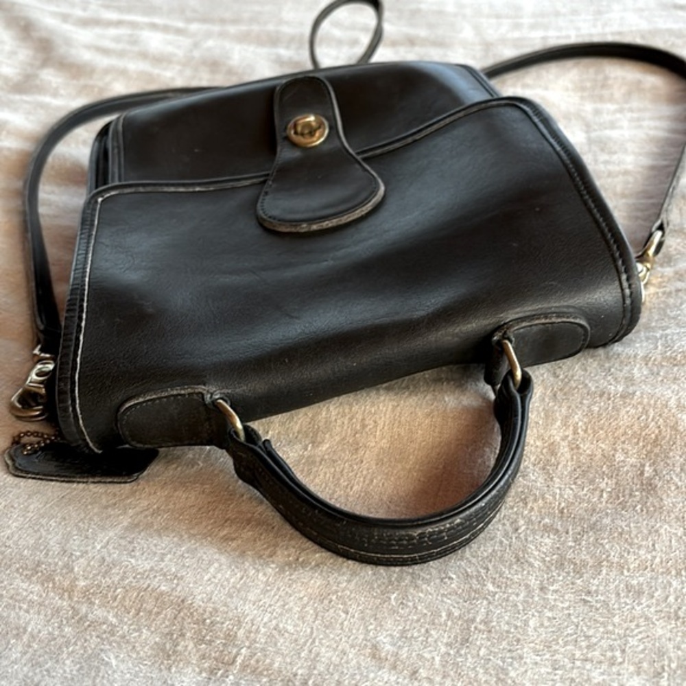 Vintage Coach Classic Leather Crossbody - Picture 7 of 13